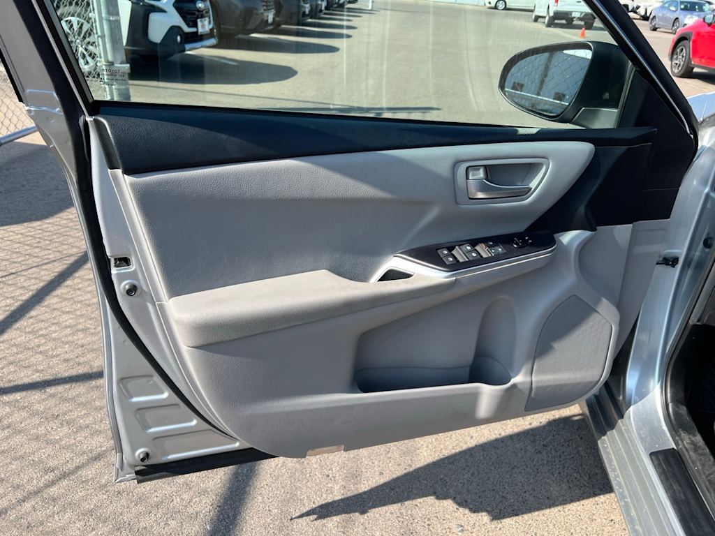 Thumbnail: 2015 Toyota Camry - 25