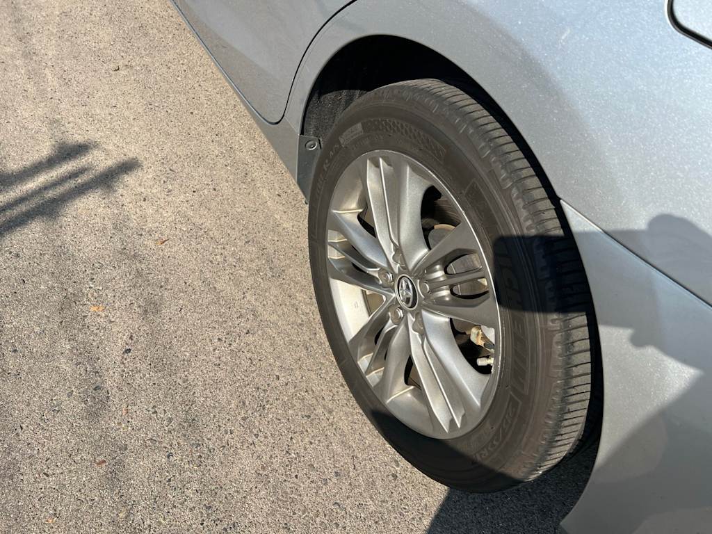 Thumbnail: 2015 Toyota Camry - 26