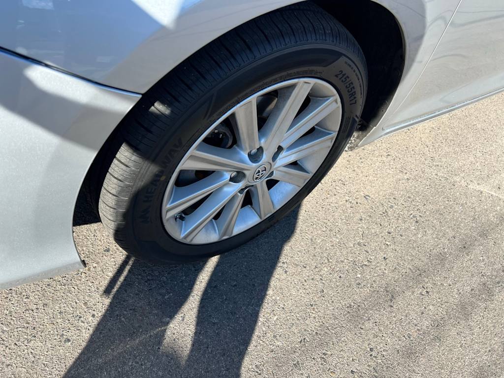 Thumbnail: 2012 Toyota Camry - 8