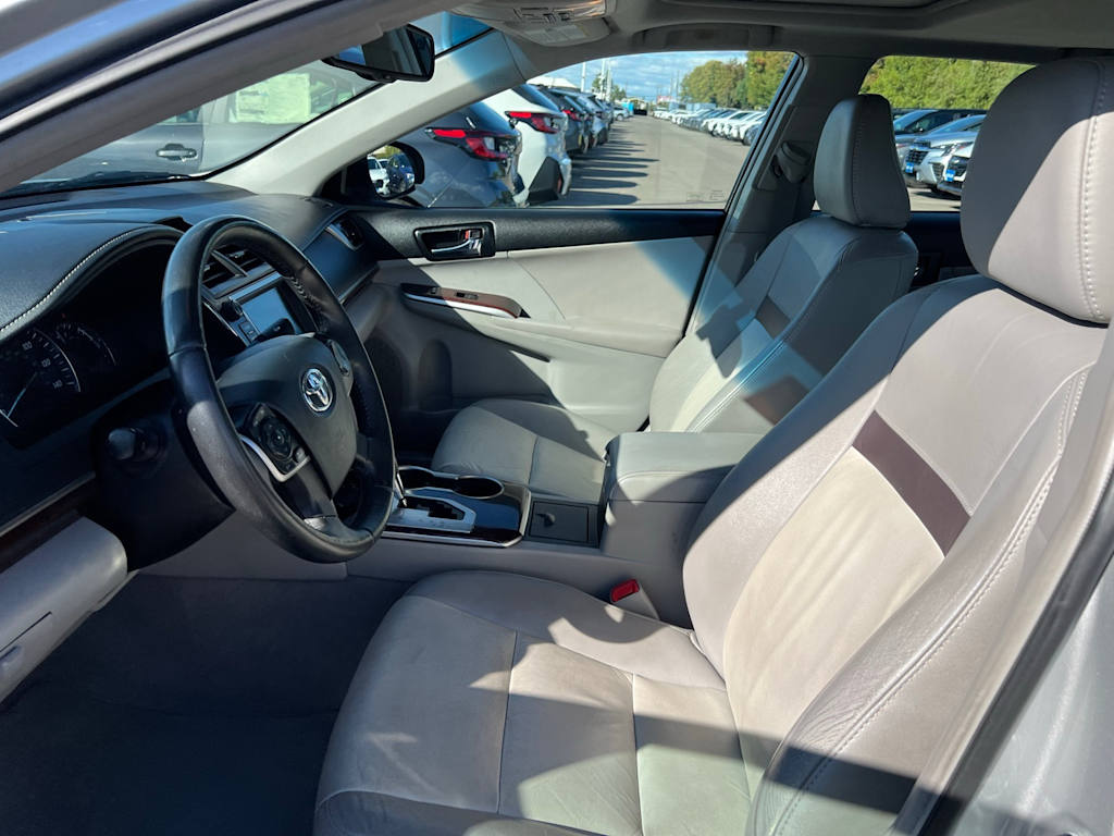 Thumbnail: 2012 Toyota Camry - 10