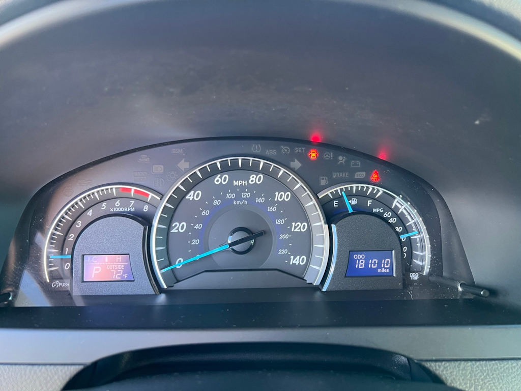 Thumbnail: 2012 Toyota Camry - 16