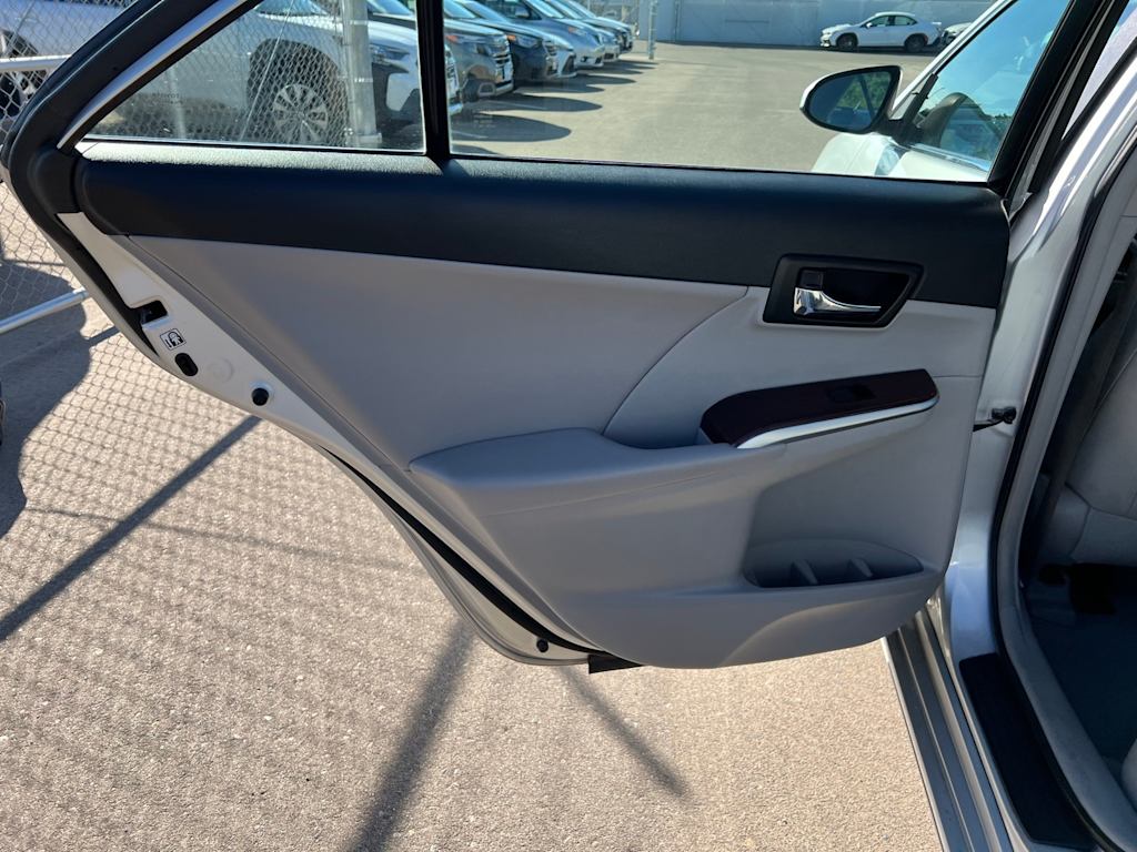 Thumbnail: 2012 Toyota Camry - 28