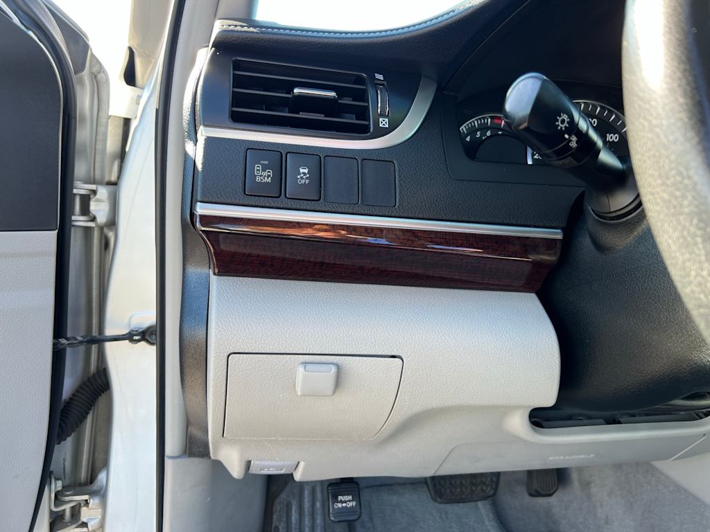 Thumbnail: 2012 Toyota Camry - 35