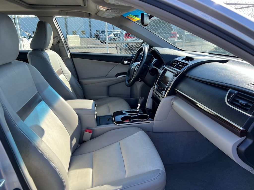 Thumbnail: 2012 Toyota Camry - 11