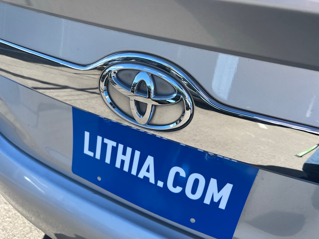 Thumbnail: 2012 Toyota Camry - 20