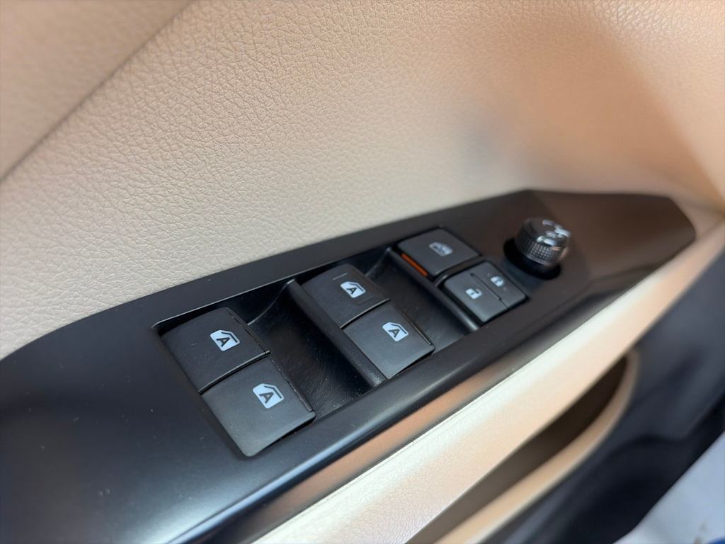 Thumbnail: 2020 Toyota Camry - 36