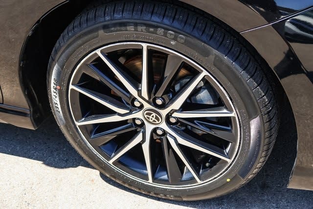 2021 Toyota Camry SE 26