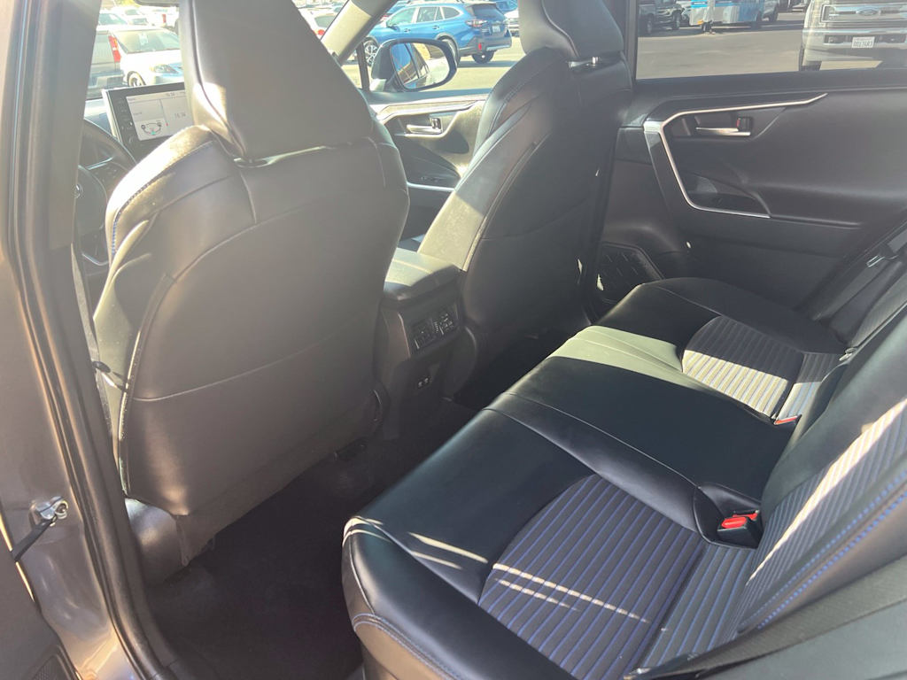 Thumbnail: 2021 Toyota RAV4 - 10
