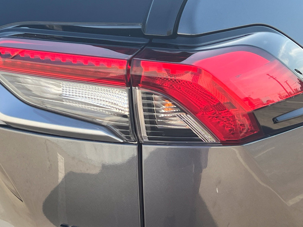 Thumbnail: 2021 Toyota RAV4 - 28