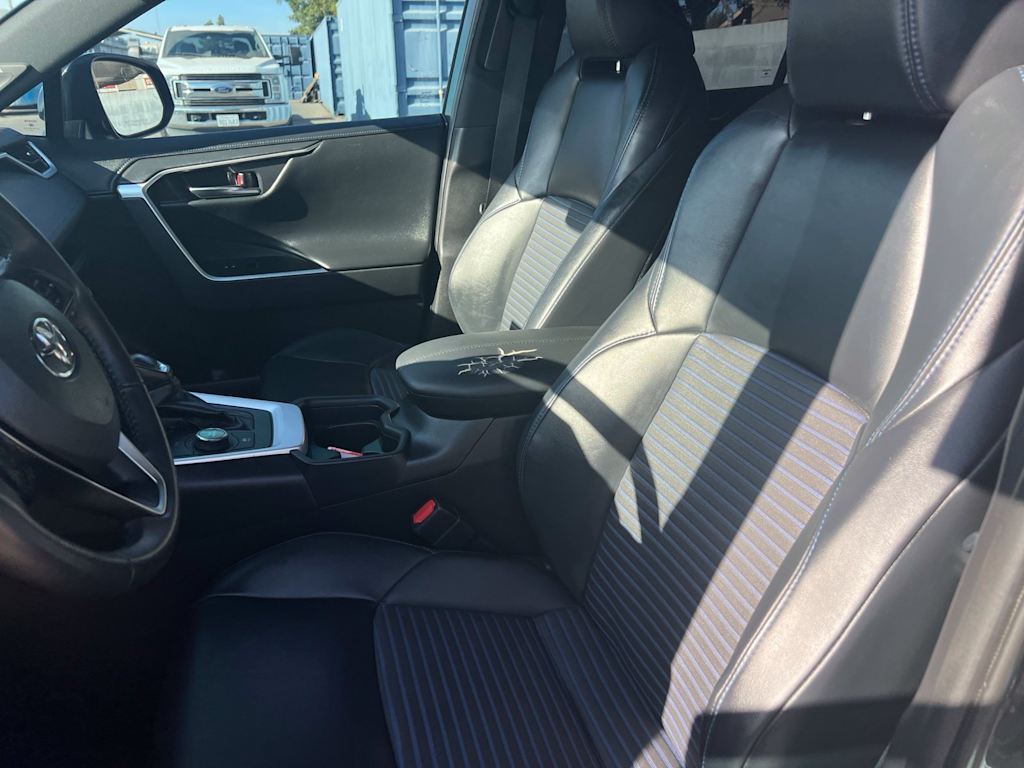 Thumbnail: 2021 Toyota RAV4 - 9