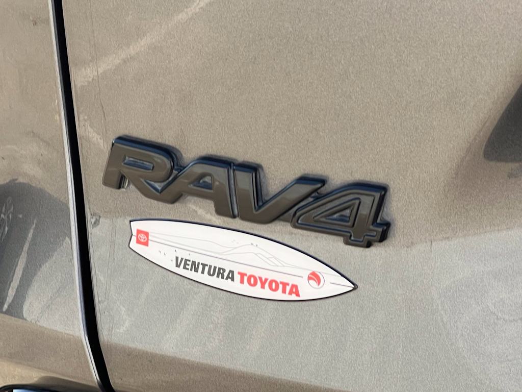 Thumbnail: 2021 Toyota RAV4 - 31