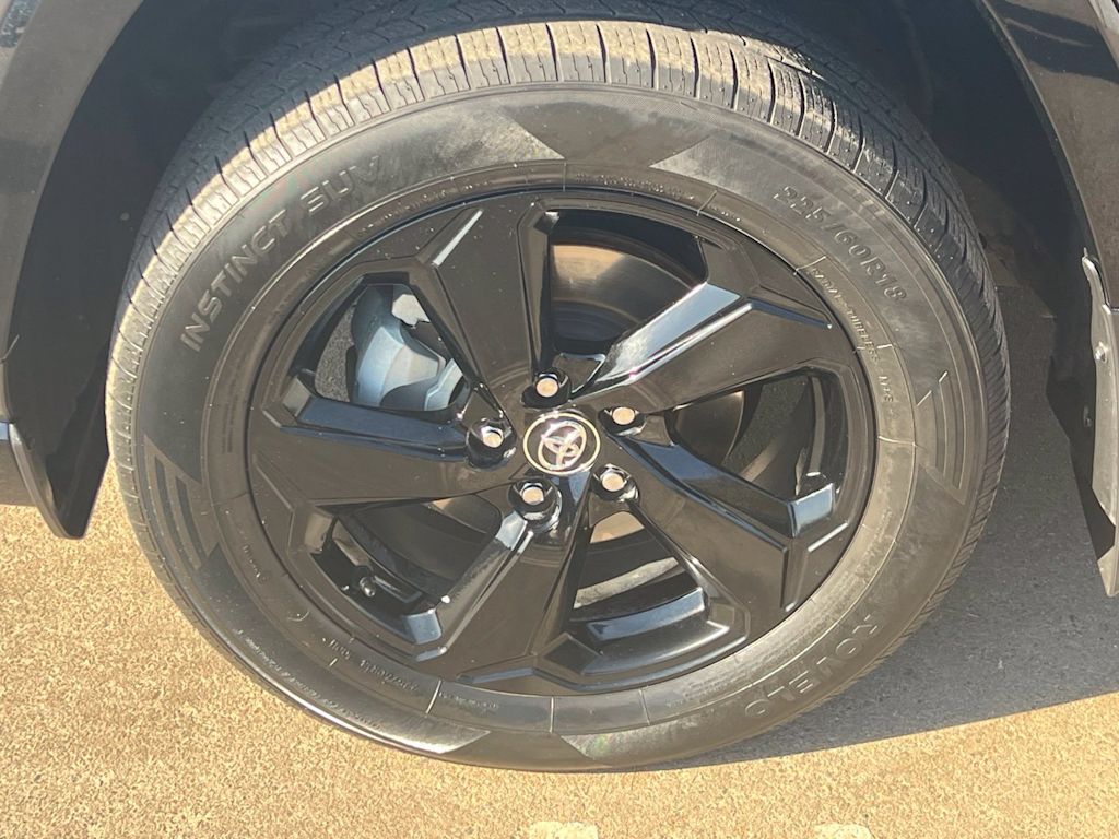 Thumbnail: 2021 Toyota RAV4 - 7