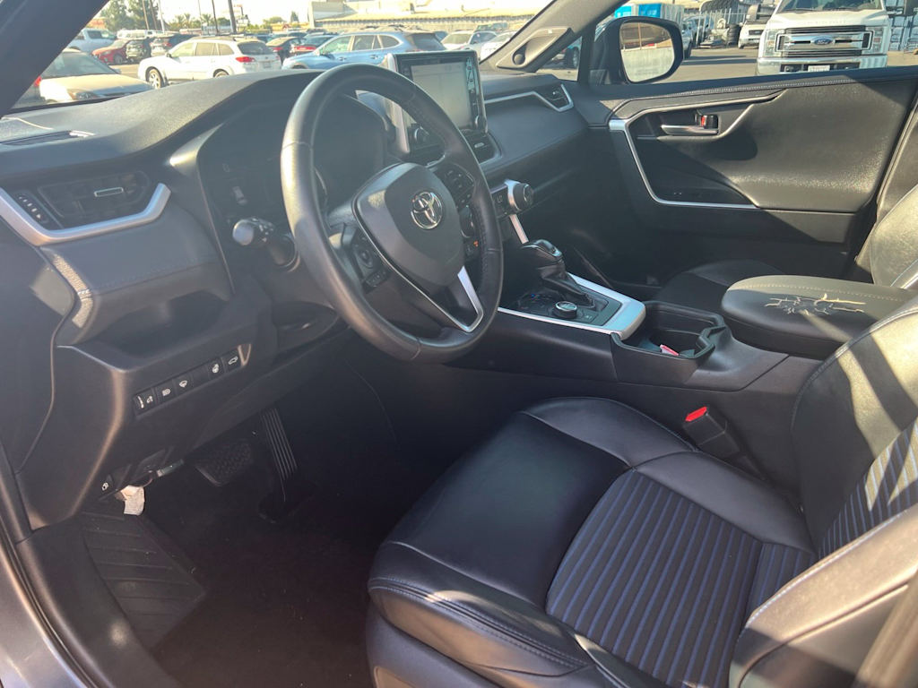 Thumbnail: 2021 Toyota RAV4 - 8