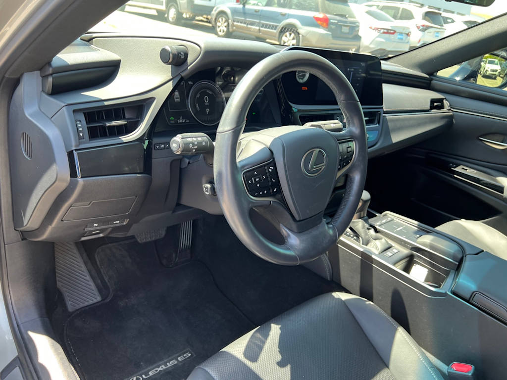 Image 3 of 2022 Lexus ES 300h