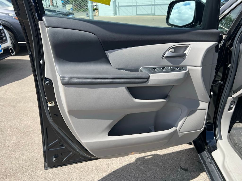 Thumbnail: 2011 Honda Odyssey - 23