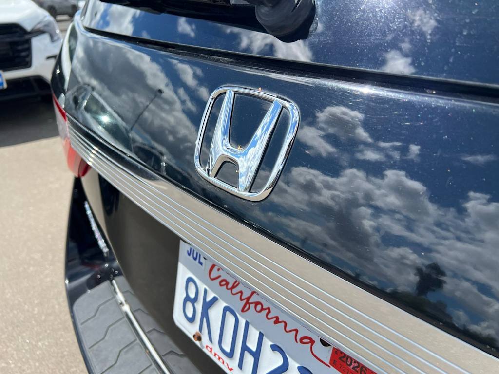 Thumbnail: 2011 Honda Odyssey - 19