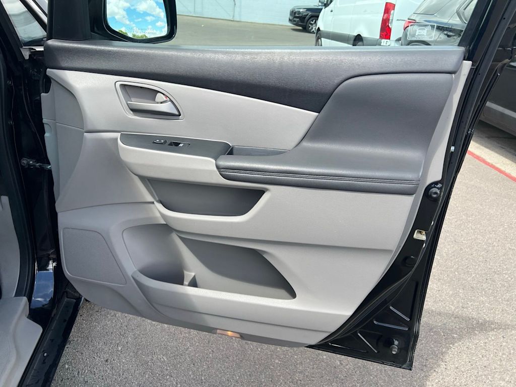 Thumbnail: 2011 Honda Odyssey - 32