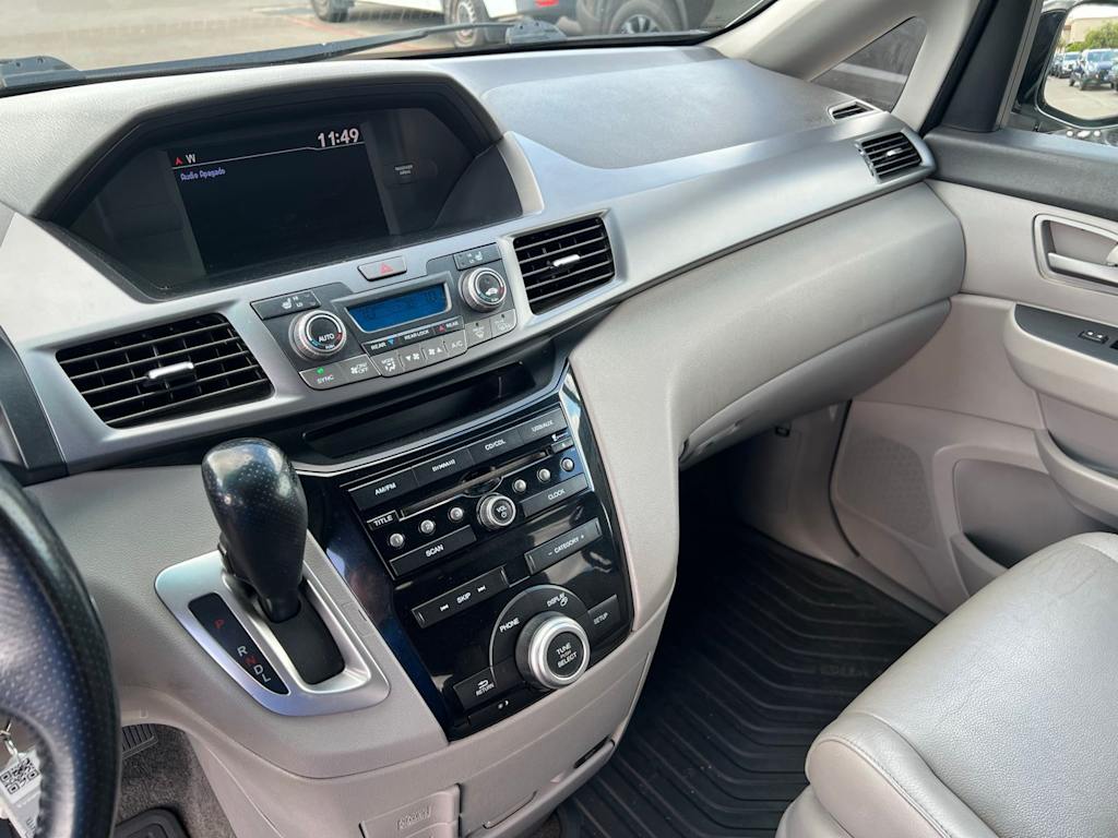 Thumbnail: 2011 Honda Odyssey - 14