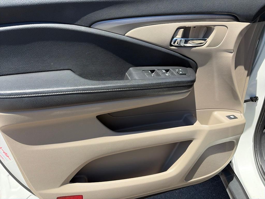 Thumbnail: 2018 Honda Pilot - 32