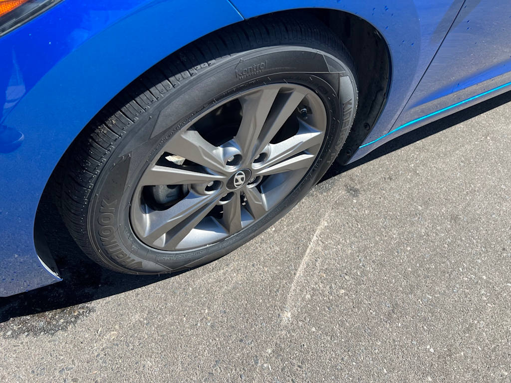 Thumbnail: 2017 Hyundai Elantra - 8