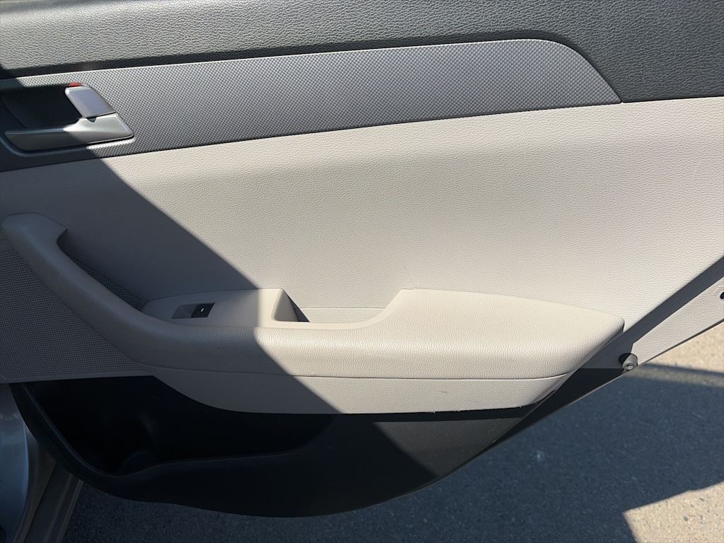 Thumbnail: 2017 Hyundai Sonata - 18