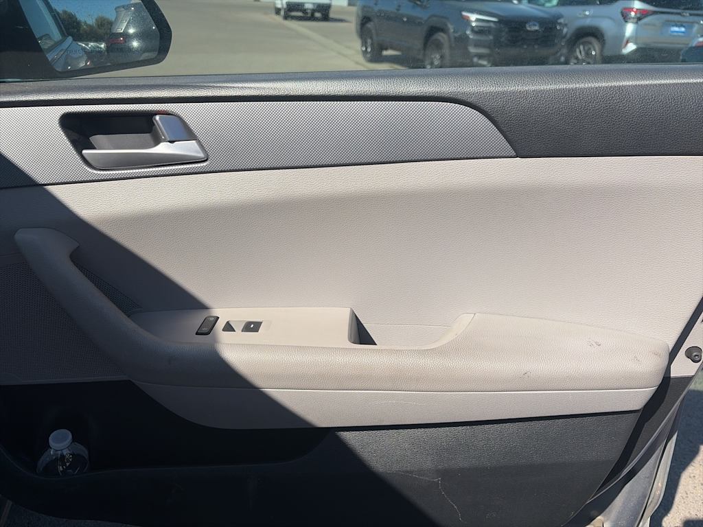 Thumbnail: 2017 Hyundai Sonata - 17