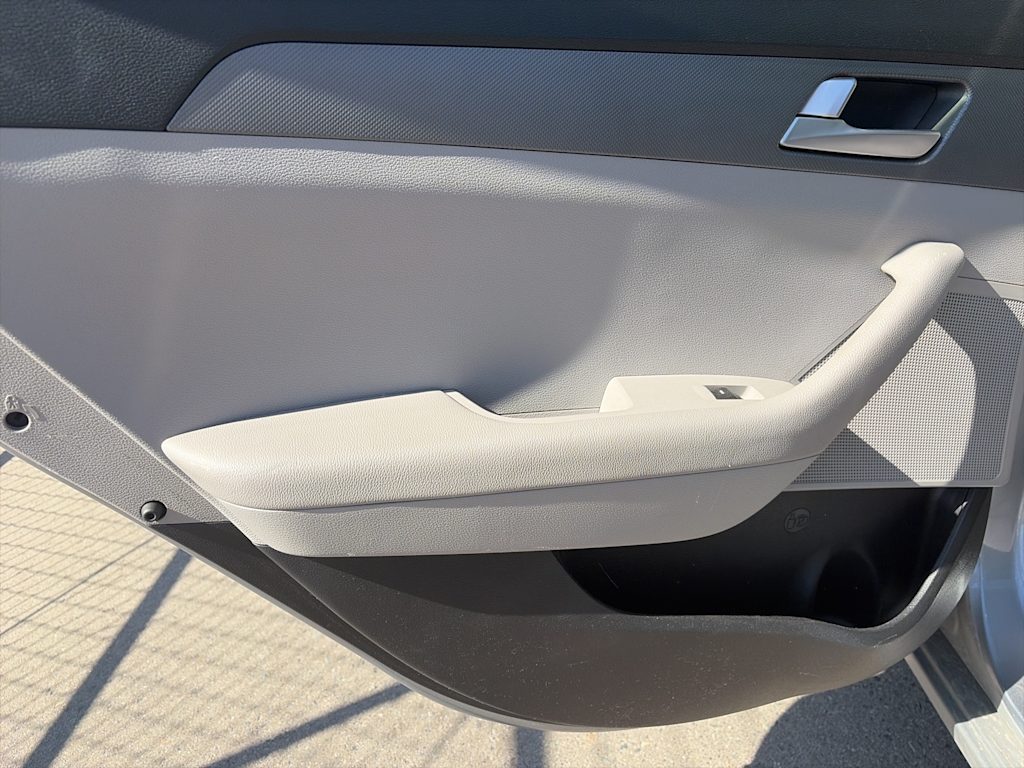 Thumbnail: 2017 Hyundai Sonata - 25