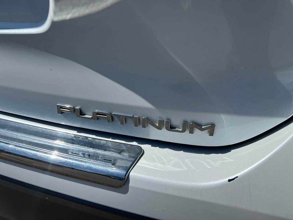 Thumbnail: 2023 Toyota Highlander - 27