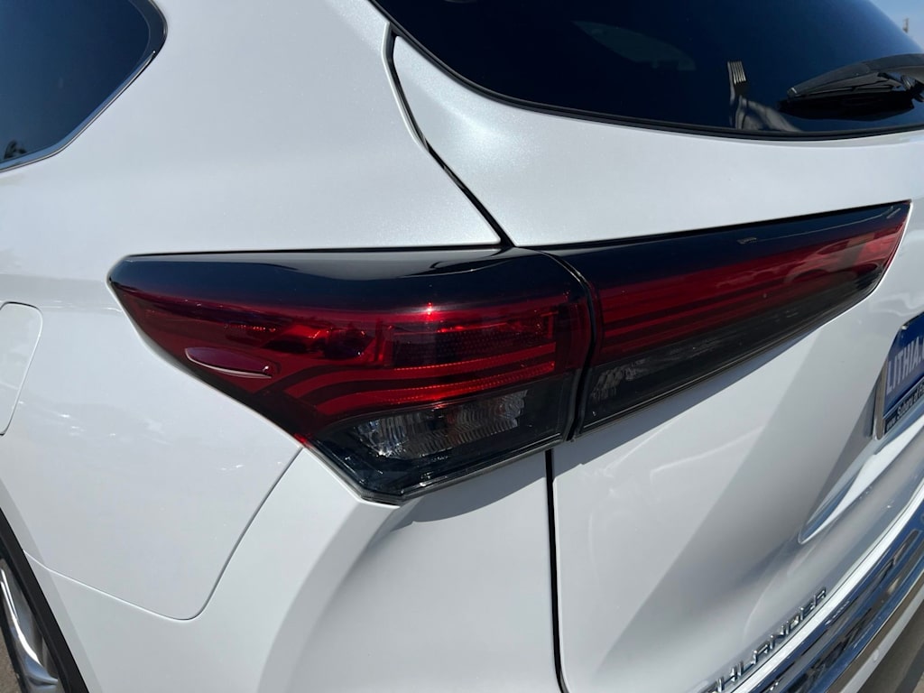 Thumbnail: 2023 Toyota Highlander - 29