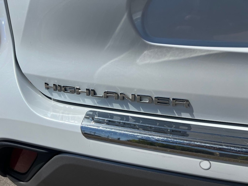 Thumbnail: 2023 Toyota Highlander - 28