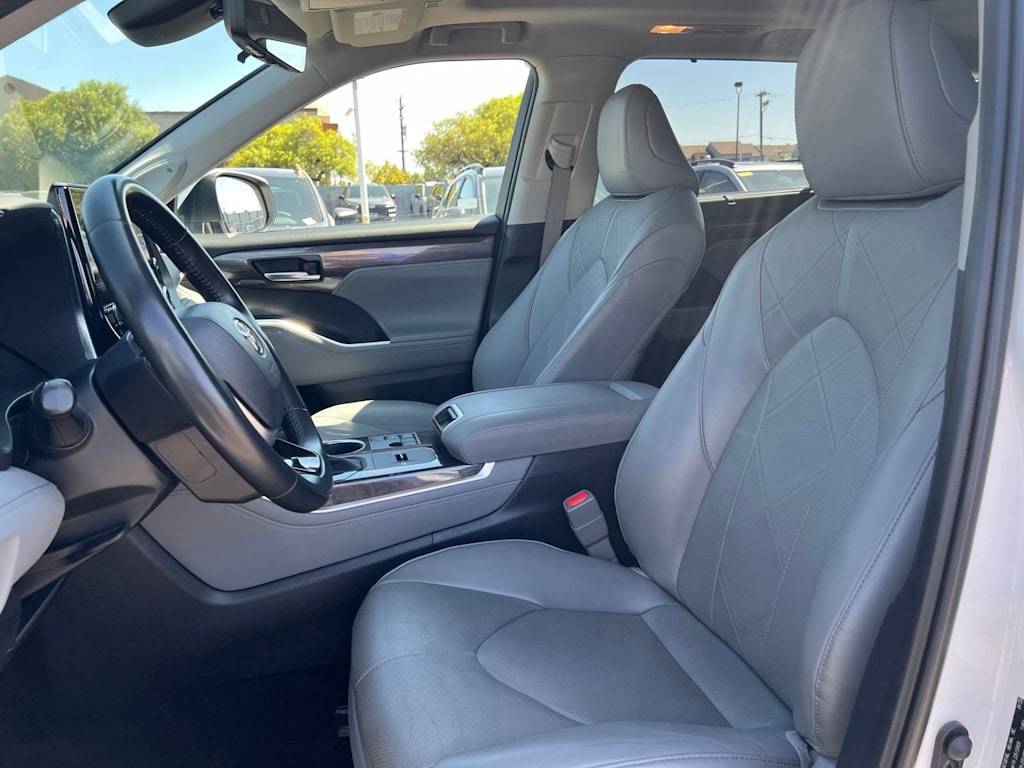Thumbnail: 2023 Toyota Highlander - 10