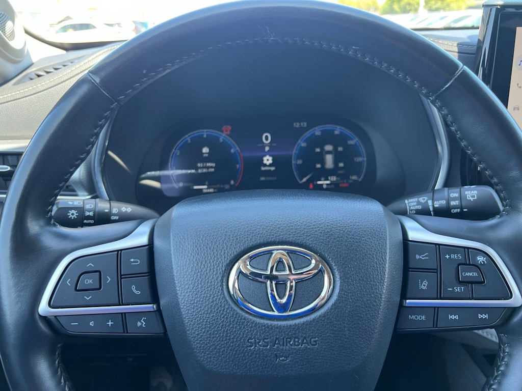 Thumbnail: 2023 Toyota Highlander - 38
