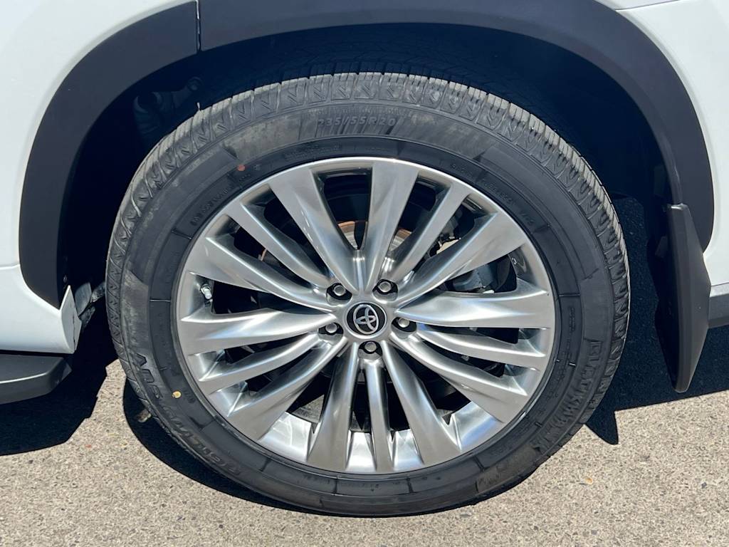 Thumbnail: 2023 Toyota Highlander - 30