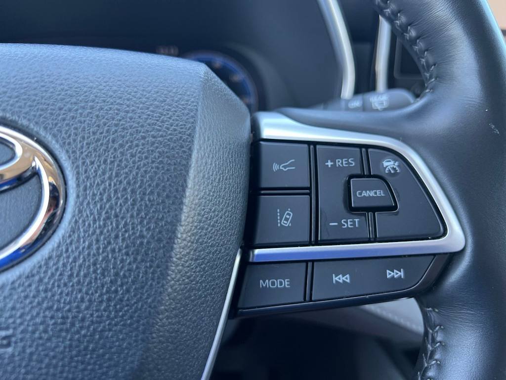 Thumbnail: 2023 Toyota Highlander - 40