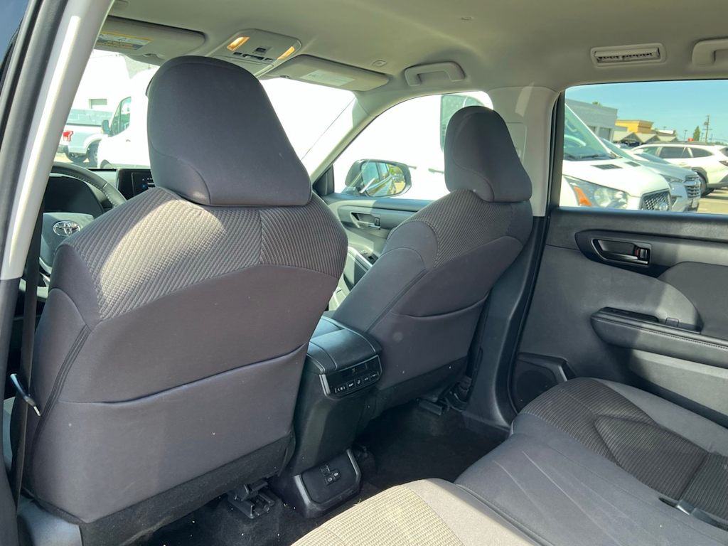 Thumbnail: 2025 Toyota Highlander - 12