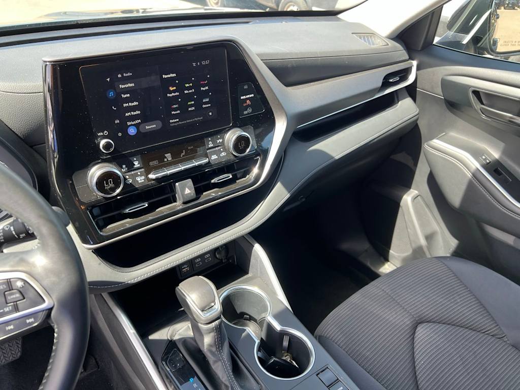 Thumbnail: 2025 Toyota Highlander - 35