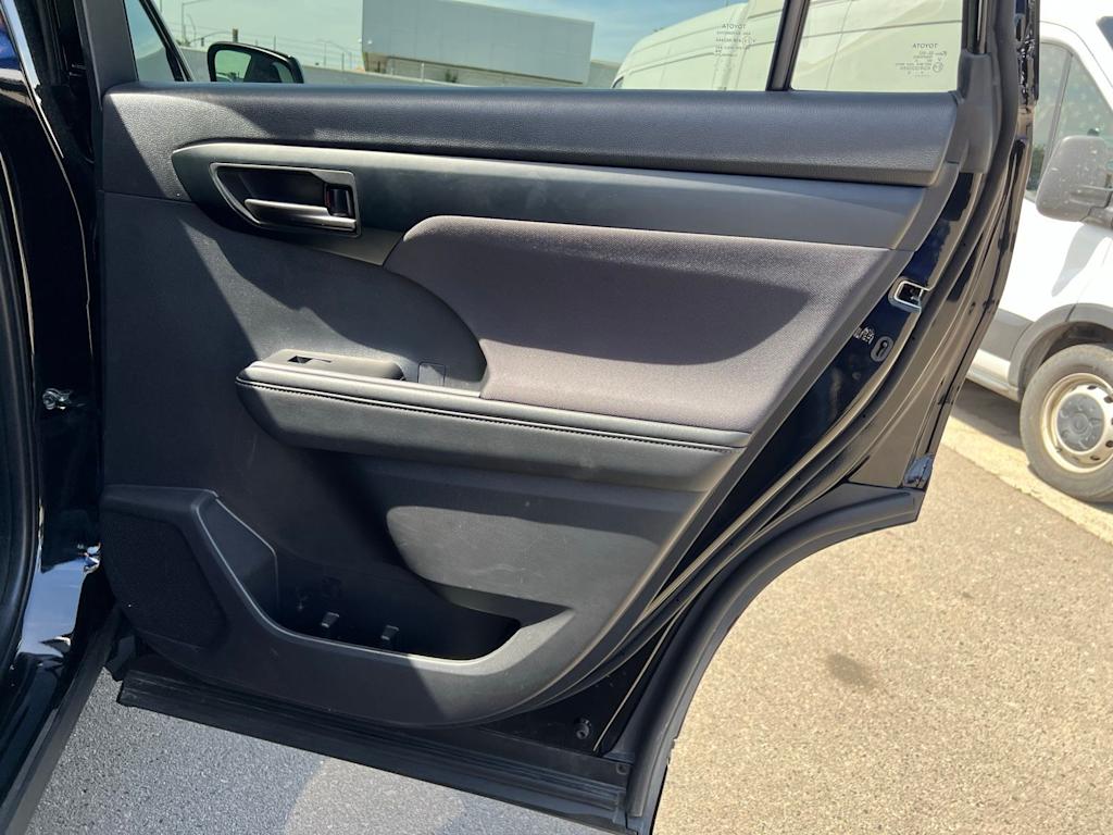 Thumbnail: 2025 Toyota Highlander - 31