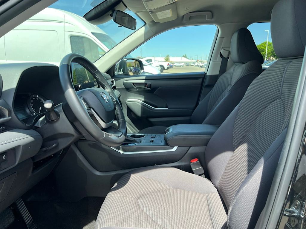 Thumbnail: 2025 Toyota Highlander - 10