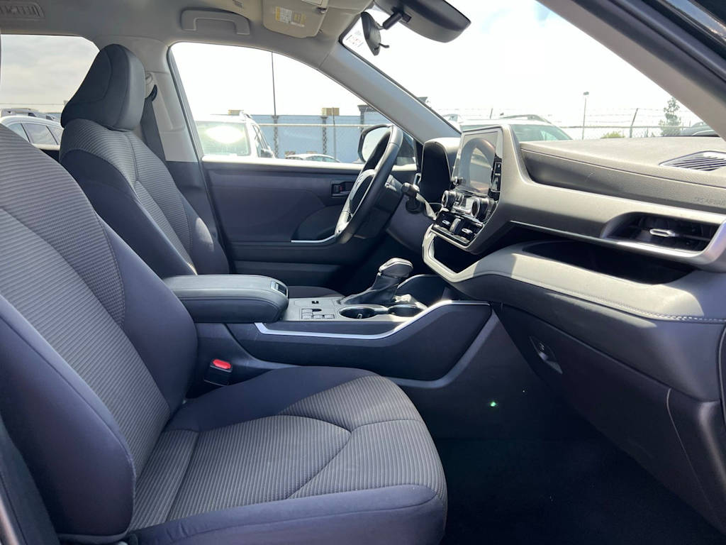 Thumbnail: 2025 Toyota Highlander - 11