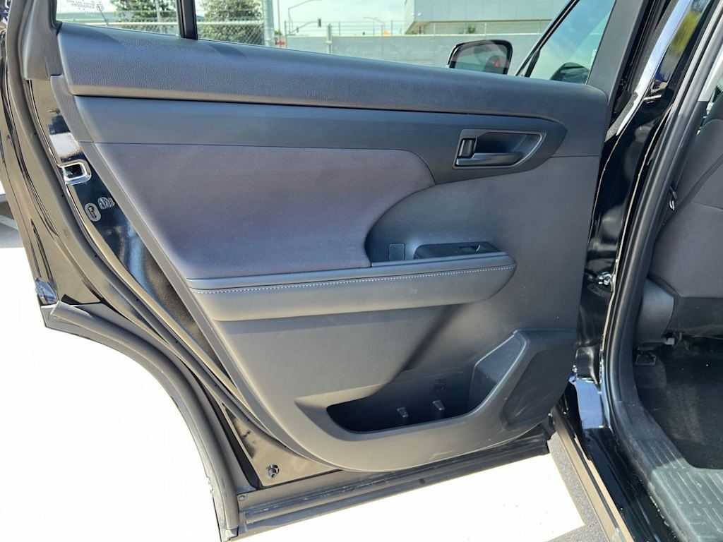 Thumbnail: 2025 Toyota Highlander - 27