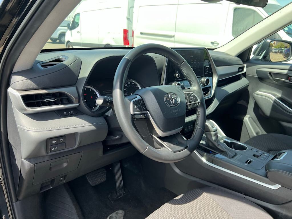 Thumbnail: 2025 Toyota Highlander - 2