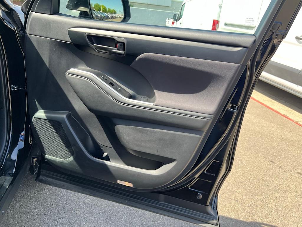 Thumbnail: 2025 Toyota Highlander - 33