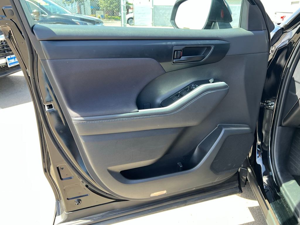 Thumbnail: 2025 Toyota Highlander - 24