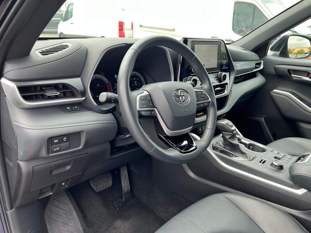 Thumbnail: 2025 Toyota Highlander - 2
