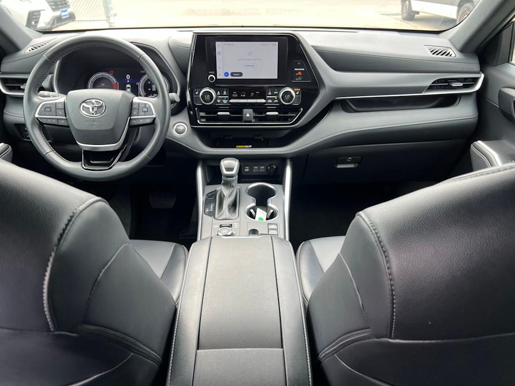Thumbnail: 2025 Toyota Highlander - 13
