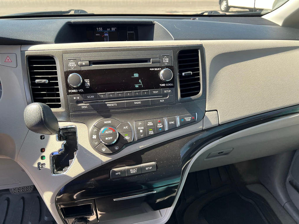 Thumbnail: 2014 Toyota Sienna - 13