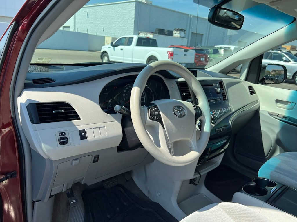 Thumbnail: 2014 Toyota Sienna - 2