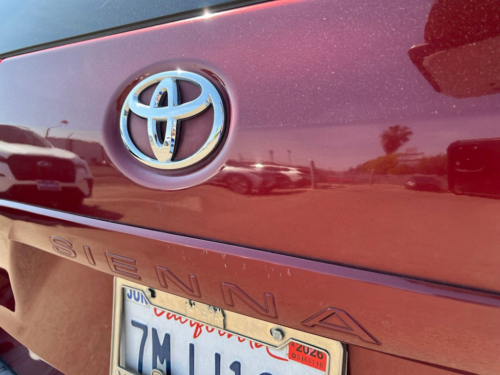 Thumbnail: 2014 Toyota Sienna - 18