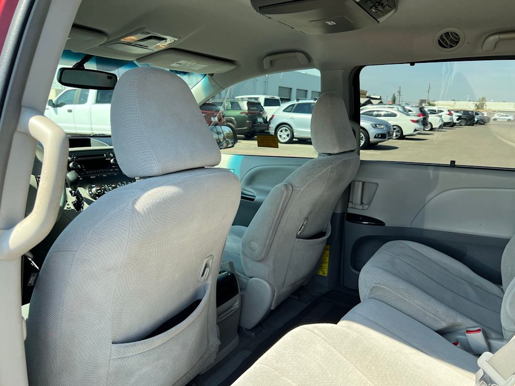 Thumbnail: 2014 Toyota Sienna - 11