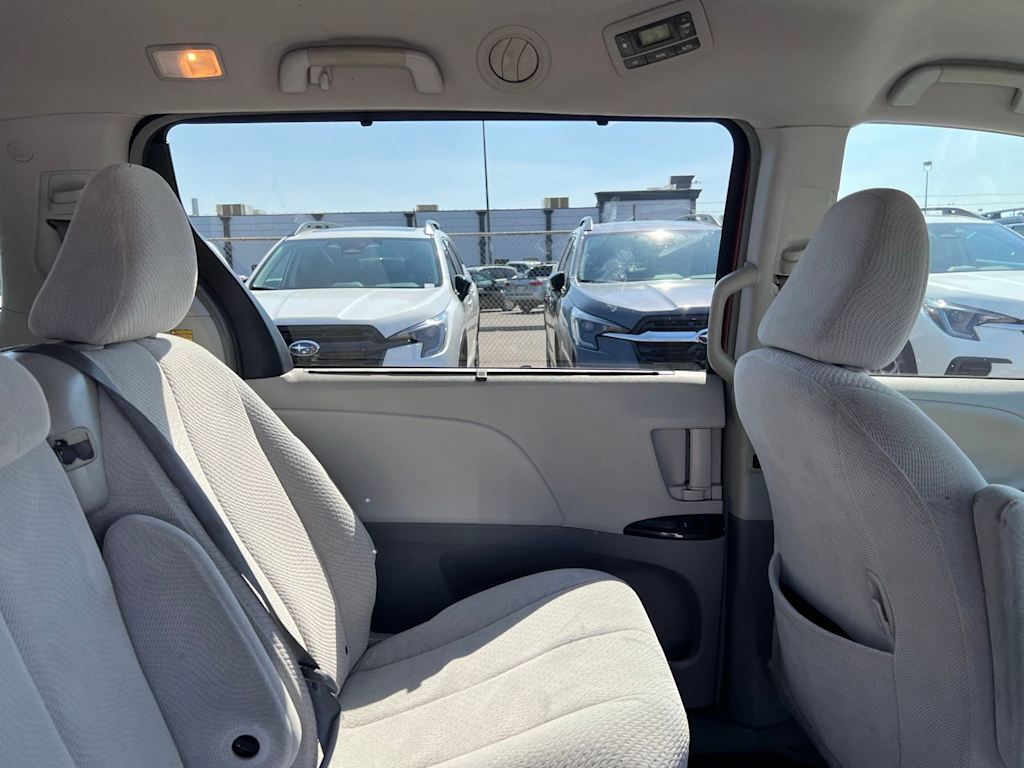 Thumbnail: 2014 Toyota Sienna - 29